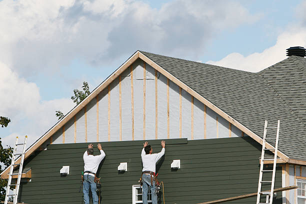 Professional Emergency Siding Repair technician working in Saratoga, NC